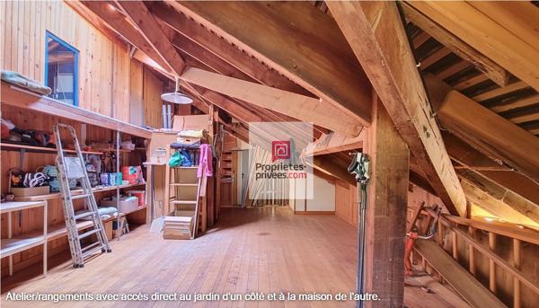 Une propriété volontairement à l'écart, pour ceux qui privilégient le silence, la discrétion et un cadre naturel préservé. 4 chambres. Terrain environ 1 hectare