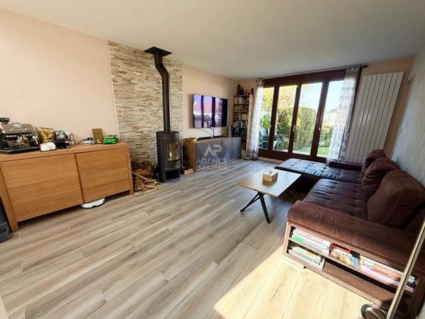 Maison Menucourt 6 pièce(s) 119.50 m2 €335 000 ** - Référence 2281