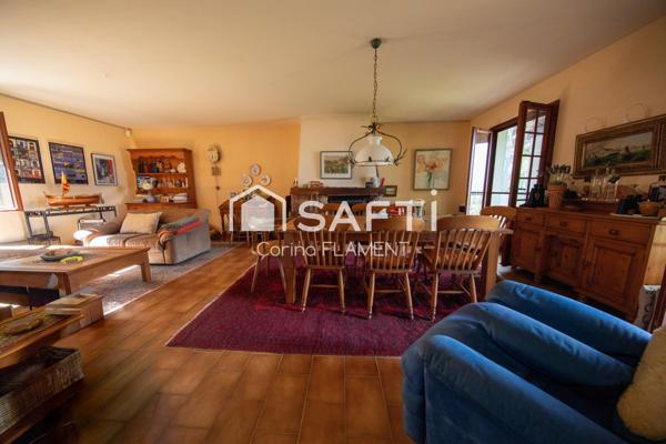 Villa 100 m² plus 78 m² atelier/ cellier, nichée sur les hauteurs du Beausset