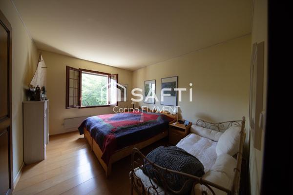 Villa 100 m² plus 78 m² atelier/ cellier, nichée sur les hauteurs du Beausset