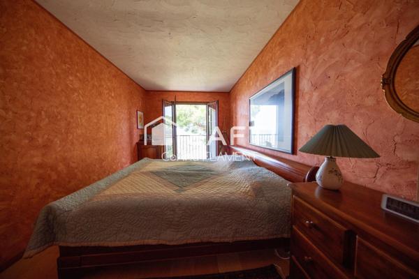 Villa 100 m² plus 78 m² atelier/ cellier, nichée sur les hauteurs du Beausset