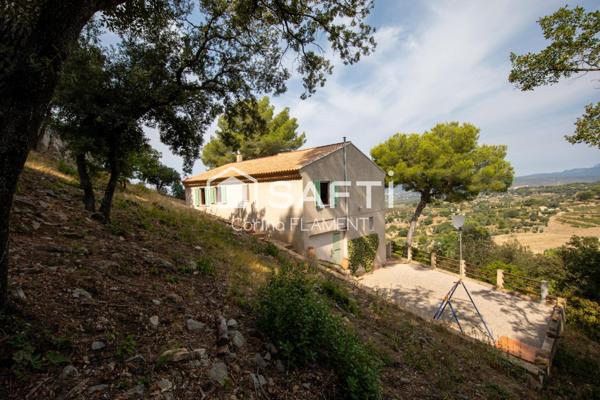 Villa 100 m² plus 78 m² atelier/ cellier, nichée sur les hauteurs du Beausset