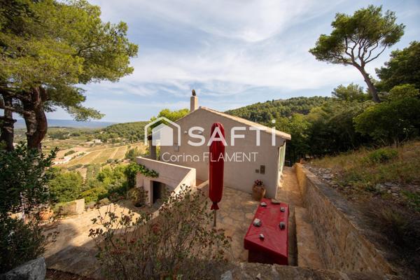 Villa 100 m² plus 78 m² atelier/ cellier, nichée sur les hauteurs du Beausset