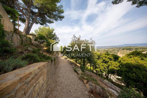 Villa 100 m² plus 78 m² atelier/ cellier, nichée sur les hauteurs du Beausset