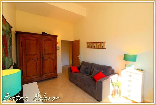 Maison récente datant 2011, 5 pièces environ 134m² , en parfait état à environ 25mn de Digne les Bains.