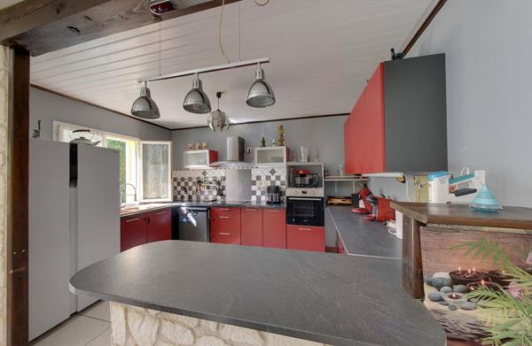 Ardèche : Maison familiale de 175 m², 6 chambres & terrain piscinable