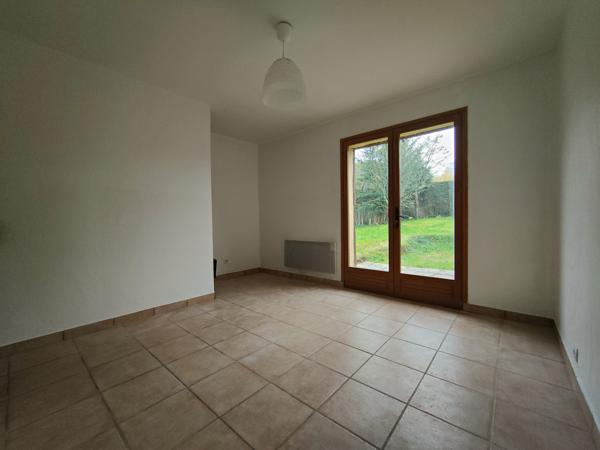 A 5 MN DE BEAUVAIS, MAGNIFIQUE LONGERE RENOVEE CLASSEE EN "C" DE 86 M² HABITABLE SUR 400 M² CLOS SANS VIS A V Goincourt (60000)