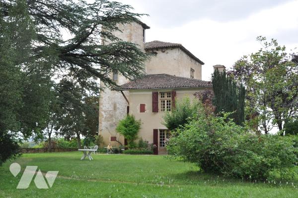 Dans le Comminges à proximité d'AURIGNAC, château inscrit ISMH 645m²sur près de 7hectares. 690.000 €