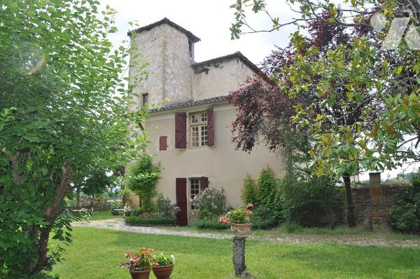 Dans le Comminges à proximité d'AURIGNAC, château inscrit ISMH 645m²sur près de 7hectares. 690.000 €