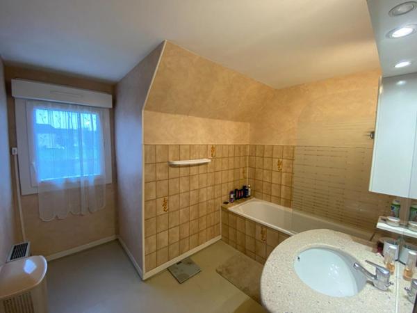 Charmante maison familiale T4 avec jardin et garage Quartier calme et recherché dans Oloron-Sainte-Marie