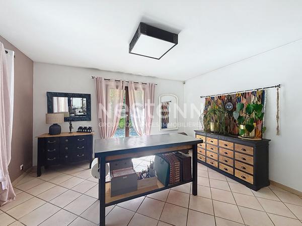 Maison Saint Maximin La Sainte Baume 5 pièces 160 m2 avec piscine, dépendance et nombreuses annexes