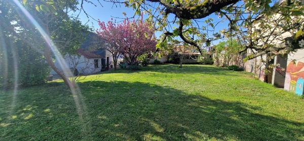 Grande maison idéalement située en plein bourg