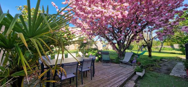 Grande maison idéalement située en plein bourg