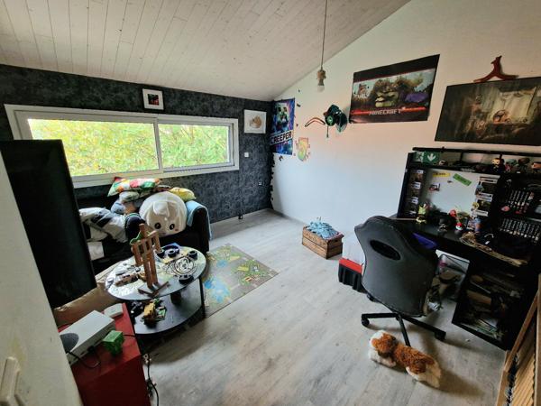 Grande maison idéalement située en plein bourg