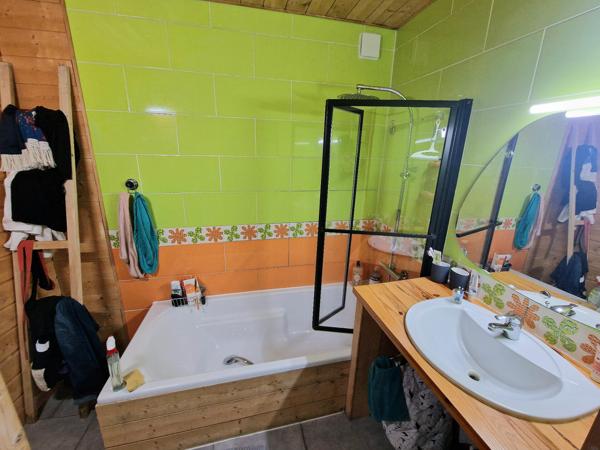 Grande maison idéalement située en plein bourg