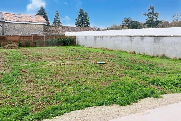 NOUVEAU PLAIN-PIED 100m2, 3 chambres à 2 minutes de CIVRAY