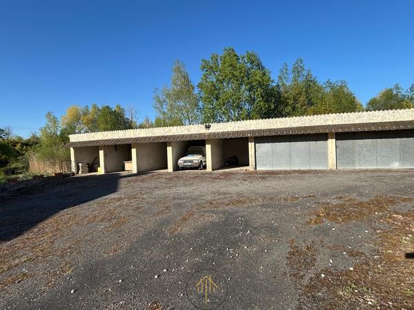 Grande maison d'environ 200 m² avec un magnifique étang sur terrain de 8 134 m²