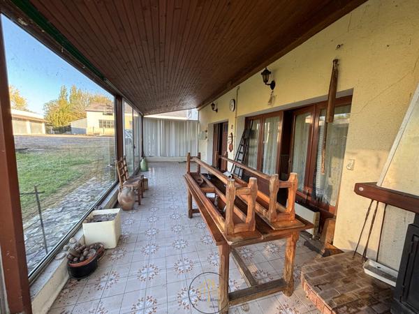 Grande maison d'environ 200 m² avec un magnifique étang sur terrain de 8 134 m²