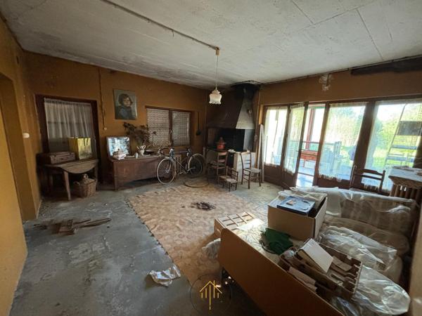 Grande maison d'environ 200 m² avec un magnifique étang sur terrain de 8 134 m²