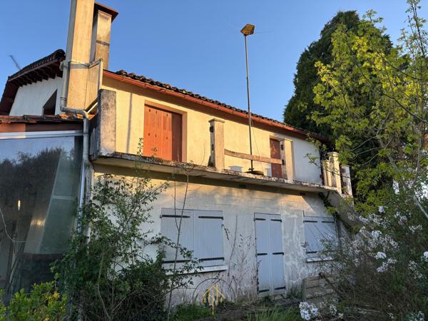Grande maison d'environ 200 m² avec un magnifique étang sur terrain de 8 134 m²