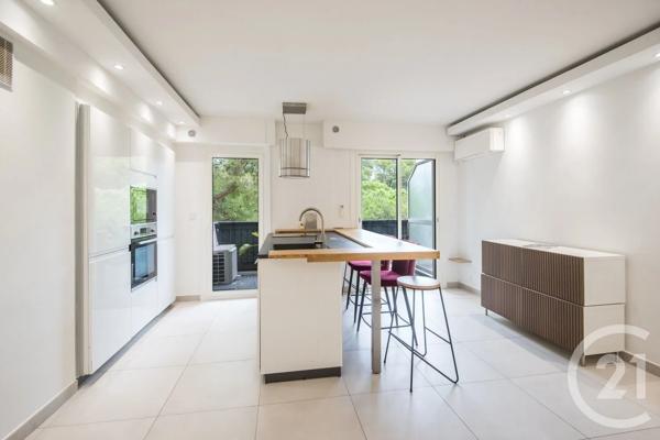 Appartement F2 à vendre  2 pièces - 39 m 2   CANNES  - 06
