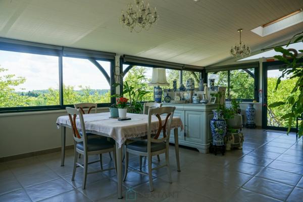 Elégante villa nichée sur les hauteurs du village de Brantôme.