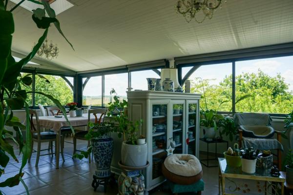 Elégante villa nichée sur les hauteurs du village de Brantôme.