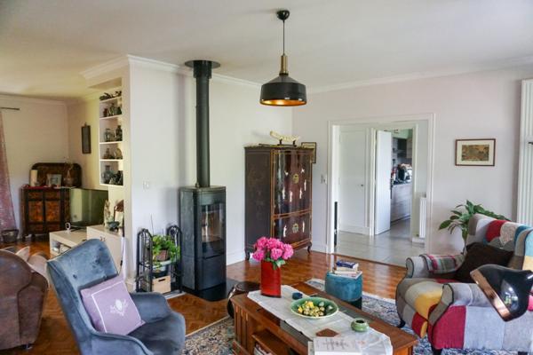 Elégante villa nichée sur les hauteurs du village de Brantôme.