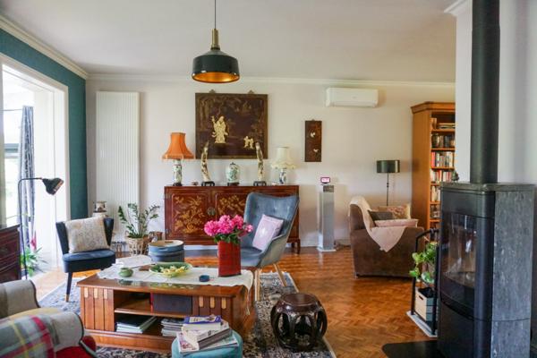 Elégante villa nichée sur les hauteurs du village de Brantôme.