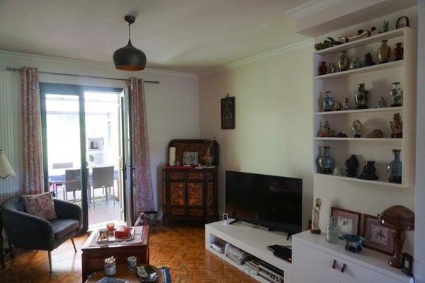 Elégante villa nichée sur les hauteurs du village de Brantôme.