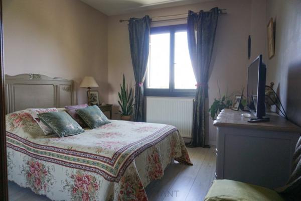 Elégante villa nichée sur les hauteurs du village de Brantôme.