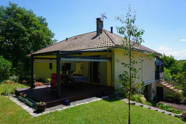 Elégante villa nichée sur les hauteurs du village de Brantôme.