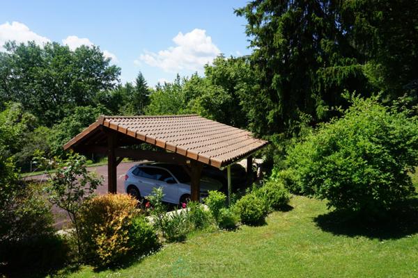 Elégante villa nichée sur les hauteurs du village de Brantôme.