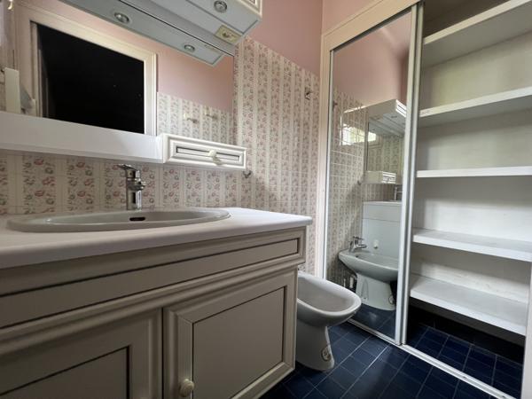 À VENDRE- MAISON FAMILIAL DE PLAIN-PIED - A RENOVER - 7 PIÈCES - LA ROCHELLE - À RÉNOVER