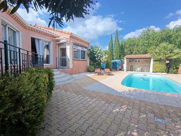 Ravissante villa 4 faces plain pied sur terrain de 658m² avec piscine et garage