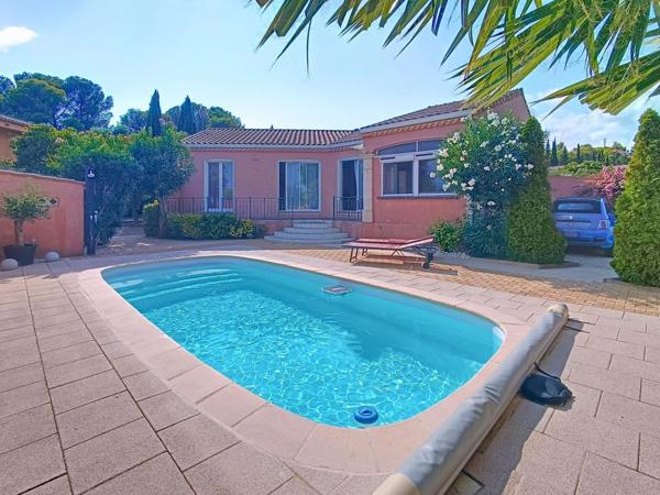 Ravissante villa 4 faces plain pied sur terrain de 658m² avec piscine et garage