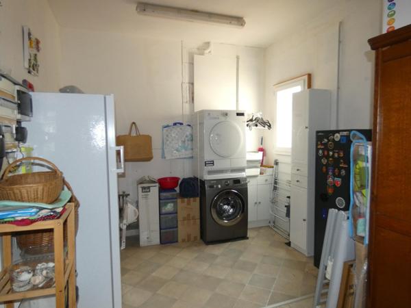 Ravissante villa 4 faces plain pied sur terrain de 658m² avec piscine et garage