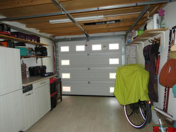 Ravissante villa 4 faces plain pied sur terrain de 658m² avec piscine et garage