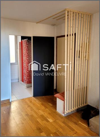 Sa proximité avec ces infrastructures en fait un lieu idéal pour une vie quotidienne pratique et dynamique.