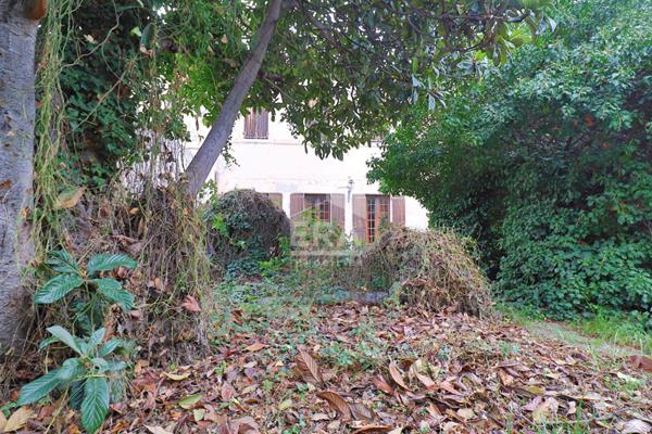 A vendre en Exclusivité  Jolie MAISON INDIVIDUELLE TERRASSE JARDIN CALME PARCELLE CONSTRUCTIBLE PISCINABLE BEAU POTENTIEL STATIONNEMENT FACILE