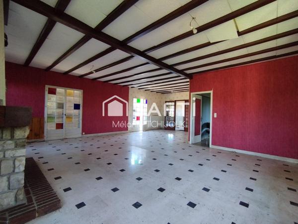 Maison sur sous sol total avec 7 chambres