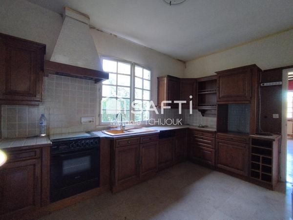 Maison sur sous sol total avec 7 chambres