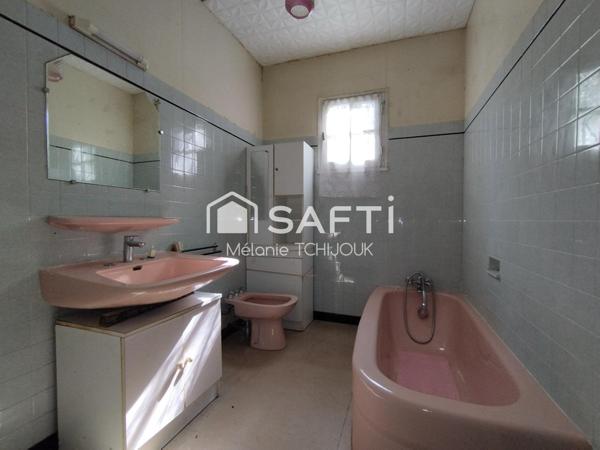 Maison sur sous sol total avec 7 chambres