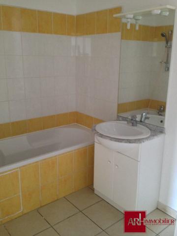 A LOUER APPT T2 STE CLOTILDE AVEC VARANGUE