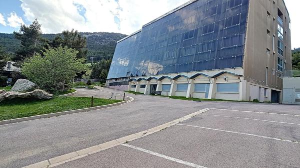 Appartement au look moderne au pied des pistes ! +parking privatif