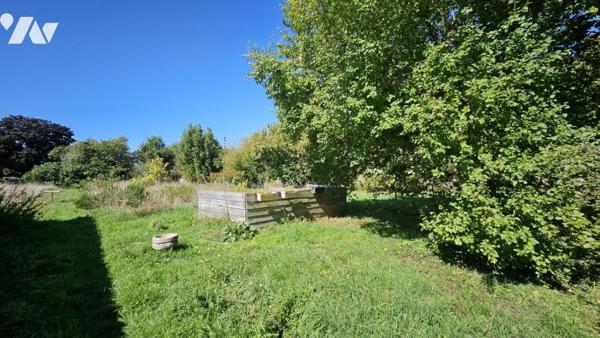A vendre à COUHE - VALENCE-EN-POITOU, Une maison de ville avec jardin et grand hangar 