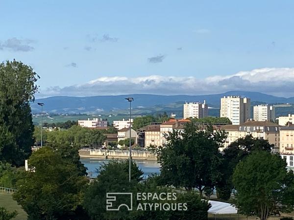 Dernier étage avec terrasse et vue panoramique sur la Saône