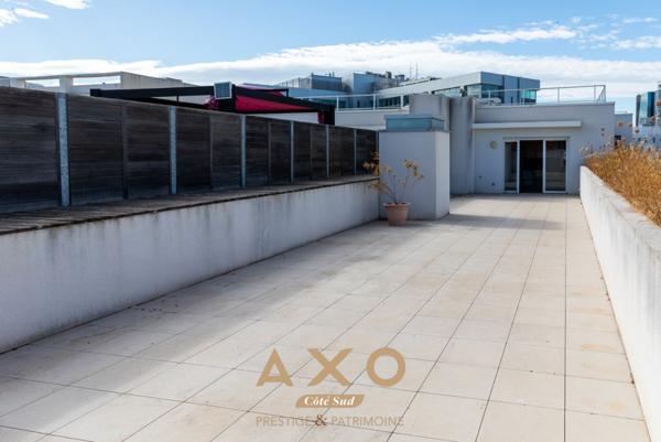 MARSEILLE  LA JOLIETTE  APPARTEMENT T4  91 M²  TERRASSE 100 M²  VUE PANORAMIQUE  BOX FERMÉ  470 000 