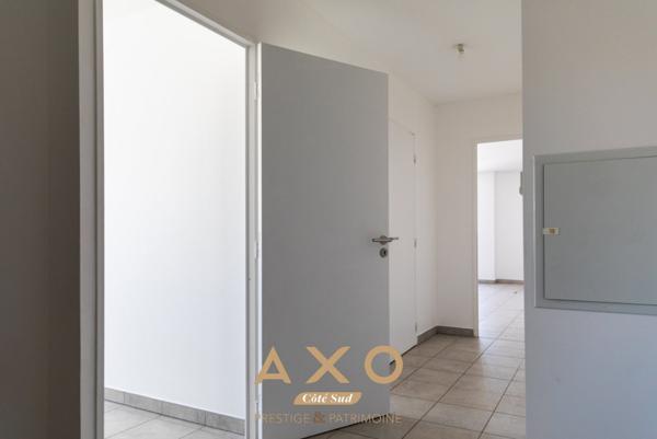 MARSEILLE  LA JOLIETTE  APPARTEMENT T4  91 M²  TERRASSE 100 M²  VUE PANORAMIQUE  BOX FERMÉ  470 000 