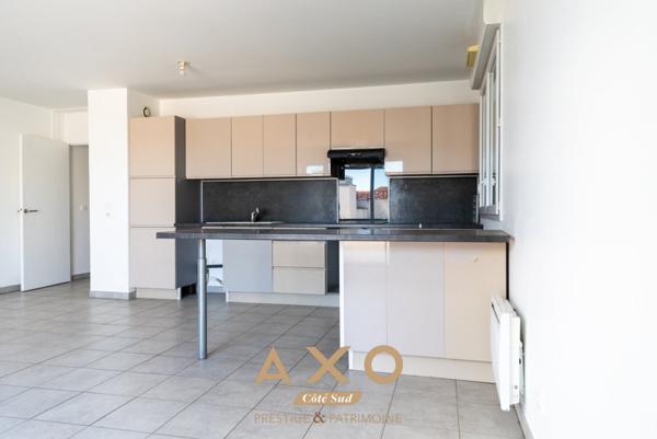 MARSEILLE  LA JOLIETTE  APPARTEMENT T4  91 M²  TERRASSE 100 M²  VUE PANORAMIQUE  BOX FERMÉ  470 000 